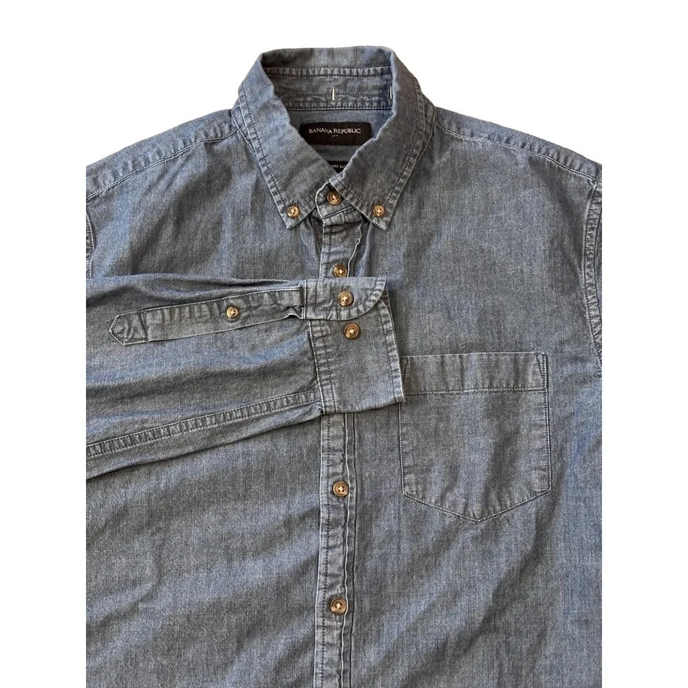 Banana Republic Mens Medium Blue Denim Untucked Slim Fit Button Up Shirt Cotton